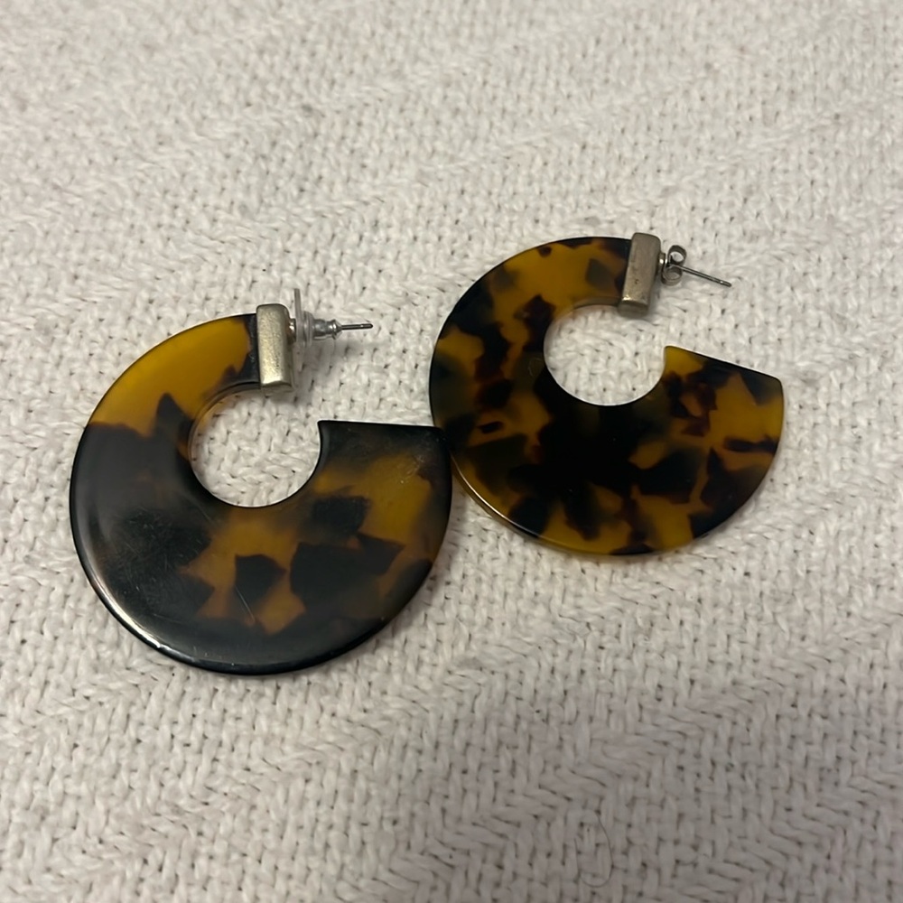 Tortoise hoop earrings